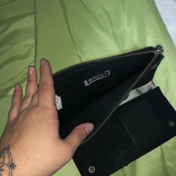 Roxy Wallet - Picture 2 of 4